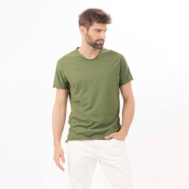 MAN'S ESSENTIAL V-NECK SHORT SLEEVE T-SHIRT RAW HEM - SLUB JERSEY - Bowery NYC