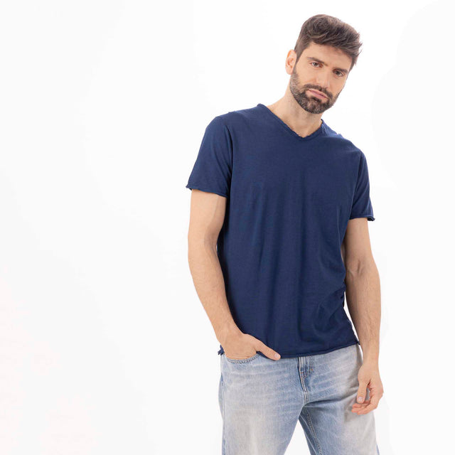 MAN'S ESSENTIAL V-NECK SHORT SLEEVE T-SHIRT RAW HEM - SLUB JERSEY