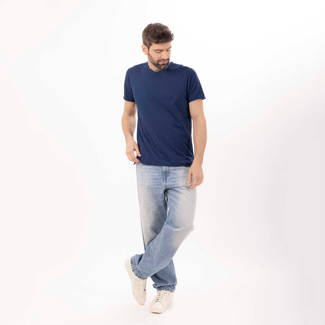 MAN'S ESSENTIAL V-NECK SHORT SLEEVE T-SHIRT RAW HEM - SLUB JERSEY