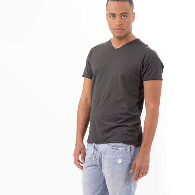 MAN'S ESSENTIAL V-NECK SHORT SLEEVE T-SHIRT RAW HEM - SLUB JERSEY