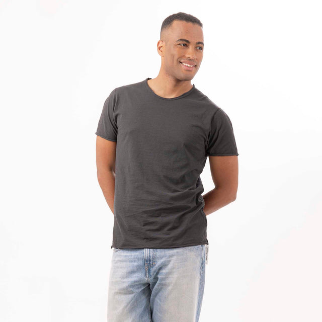 MAN'S ESSENTIAL CREWNECK SHORT SLEEVE T-SHIRT RAW HEM DETAILS - SLUB JERSEY