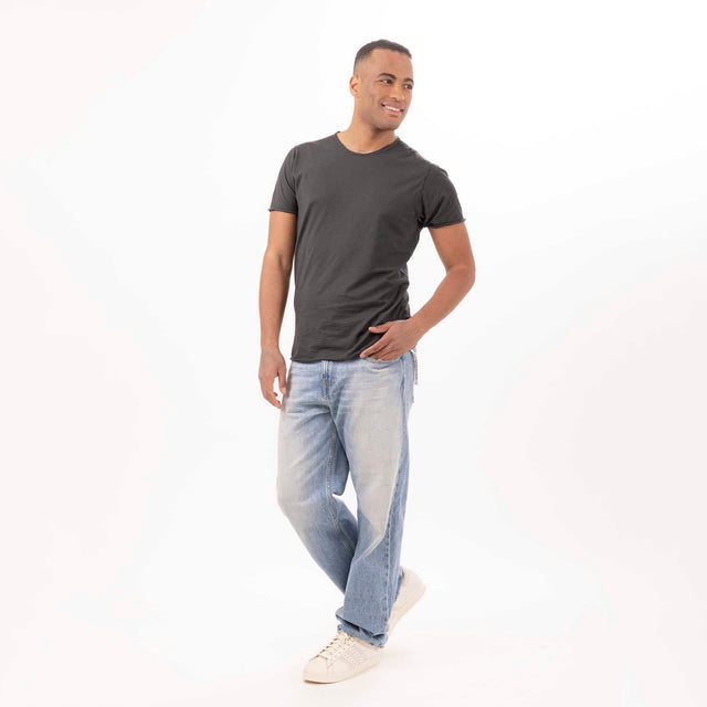 MAN'S ESSENTIAL CREWNECK SHORT SLEEVE T-SHIRT RAW HEM DETAILS - SLUB JERSEY