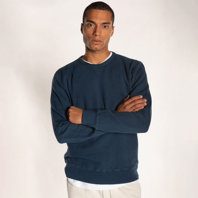 MAN'S ESSENTIAL CREWNECK SWEATSHIRT - GARMENT DYED - Bowery NYC