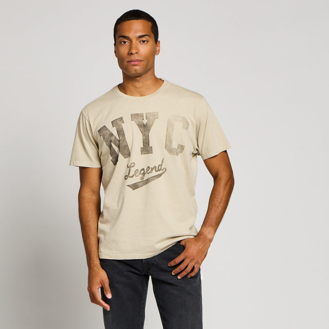 NYC LEGEND GRAPHIC T-SHIRT - VINTAGE JERSEY - Bowery NYC