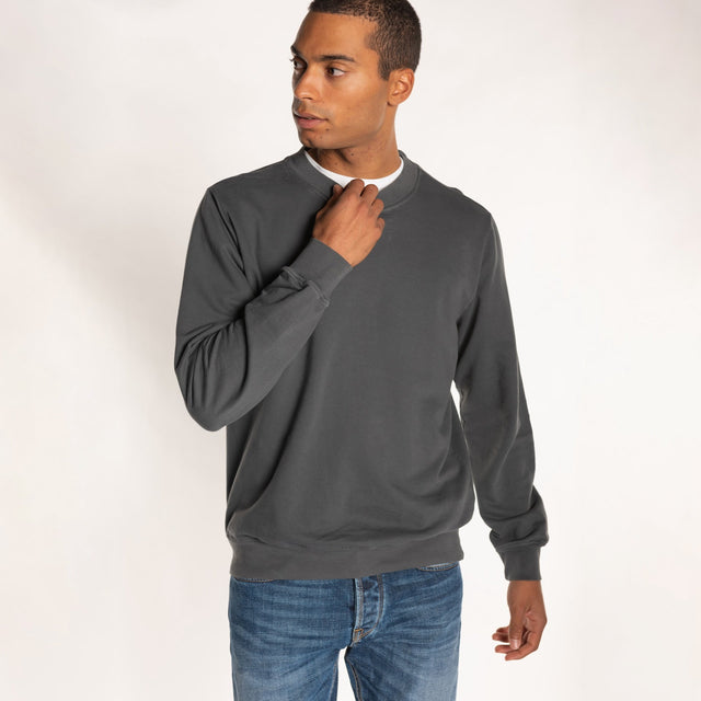 MAN'S ESSENTIAL WORN IN CREWNECK MID WIGHT SWEAT - Bowery NYC